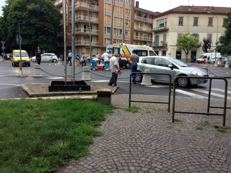 Incidenti nelle rotonde di piazza Martiri: due investiti in poche ore