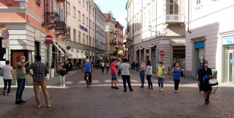 Protestano i commercianti trinesi: «Questo lockdown è una presa in giro»