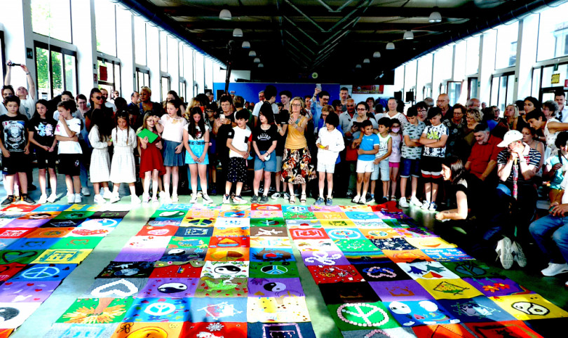 La coperta della solidarietà: una rete tra passato e futuro