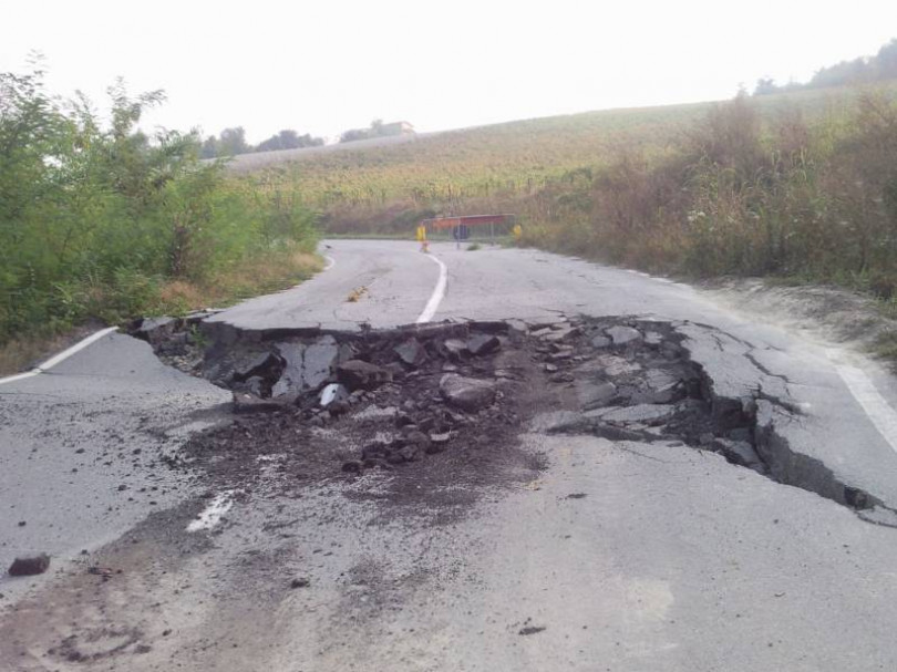 Valle Ghenza, proteste e disagi per le frane della Mandoletta