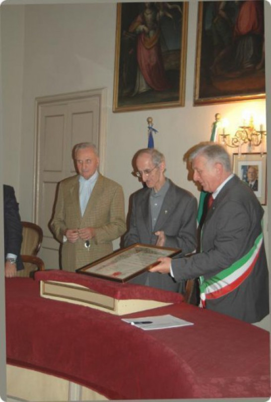 Moncalvo ha salutato don Francia: sarà cittadino onorario - Domenica farà il suo ingresso all'Addolorata di Casale