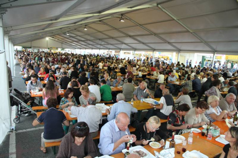 Il bis della Festa del vino: disco dance e liscio - raduno dedicato alle prime Vespa