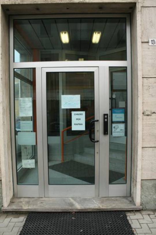 Rapina alla Banca del Piemonte di Ozzano: bottino circa 10mila euro.
