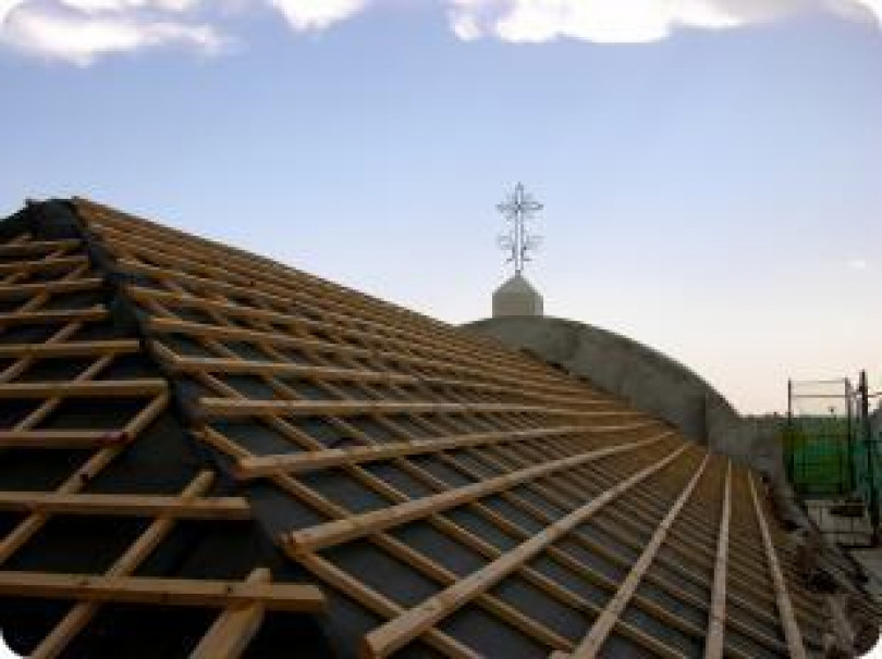 Grosso incendio alla Grangia di Gazo - Distrutto il tetto della chiesa appena restaurato