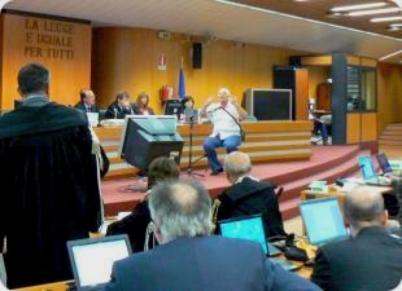 Polvere e nessuna informazione sul rischio amianto: «Sapevamo solo che si moriva con l'affanno». Lunedì chiamati a deporre Bassolino e il sindaco di Napoli Iervolino