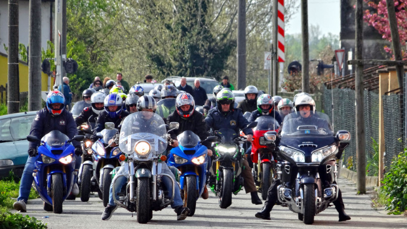 Cento centauri per l'addio a Roberto Savino