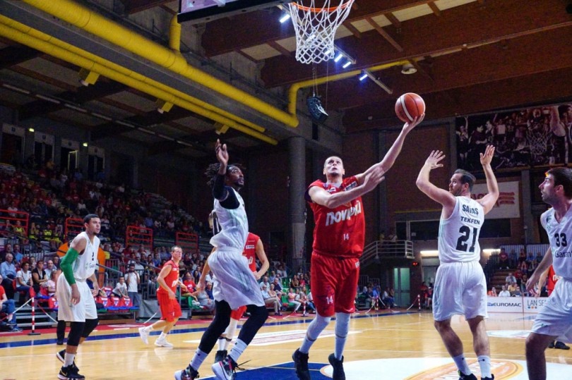 Nell’amichevole di lusso con il Darussafaka Istanbul la Junior regge per tre quarti prima di cedere il passo: 62-88