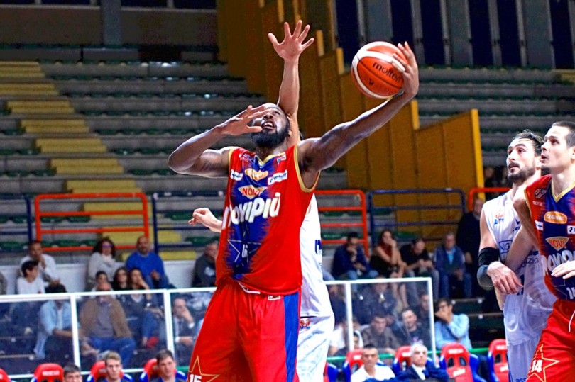 La Novipiù vince all'overtime contro la matricola Cassino: finisce 84-94. Capitan Martinoni miglior realizzatore dei rossoblù
