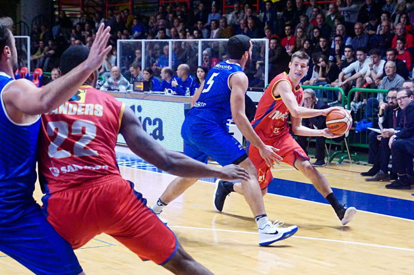 Al giro di boa del campionato la capolista Novipiù affronta in casa Scafati