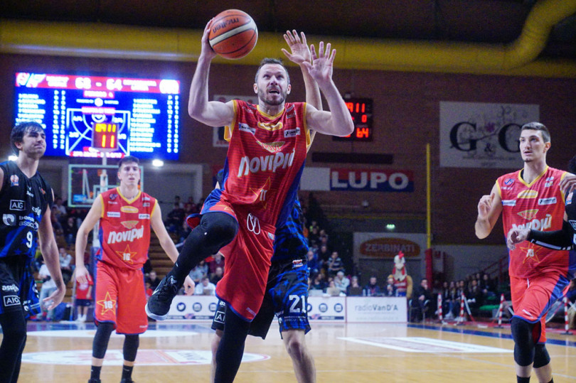 Latina vince in volata. S'interrompe la striscia da record della Novipiù