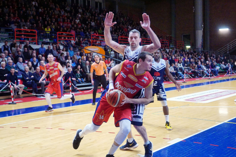 La JC Novipiù non brilla, ma allunga nell'ultimo quarto e s'impone sulla Leonis Roma per 76-68