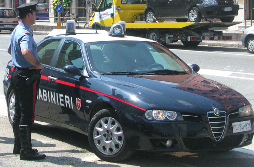 Identificato dal tatuaggio sulla mano è denunciato per rapina