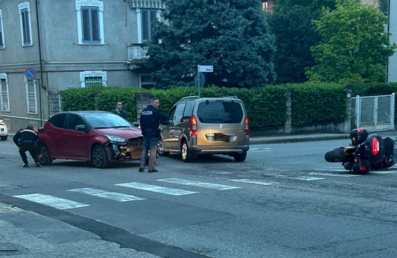 Scontro auto-moto in viale Marchino a Casale