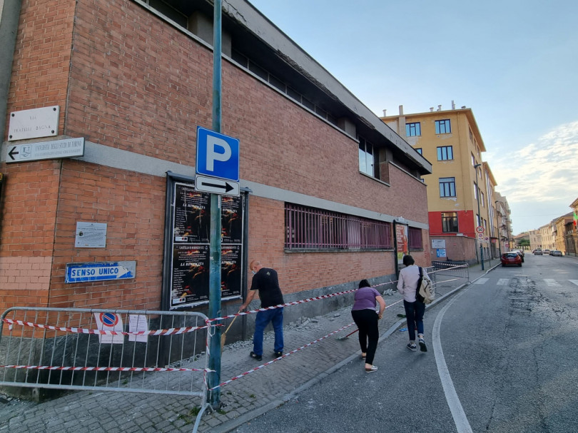 Crollo di calcinacci dalla palestra del Sobrero