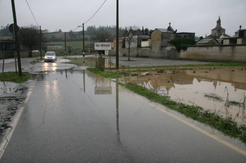 Occimiano, Rotaldo in piena: in pericolo zona industriale e aree agricole. Disagi anche in altre zone del Monferrato <b>FOTO</b>