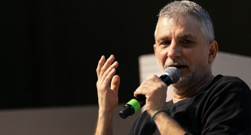 Enrico Deregibus a Ozzano per presentare il libro dedicato a Luigi Tenco