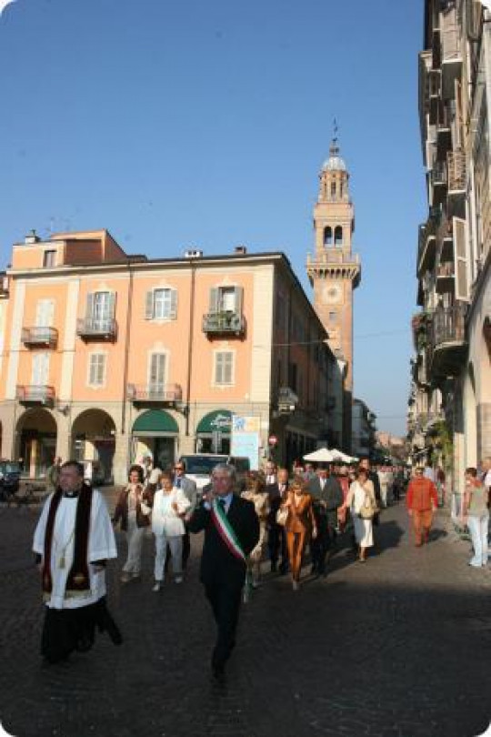I Borghini a Casale. Poi la fiaccolata con la Madonna di Crea