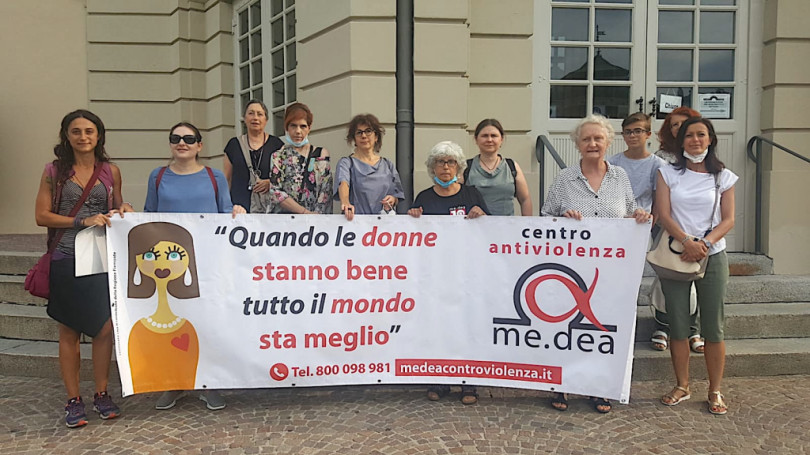 Me.dea con le donne afghane: presidio e cuori alle finestre