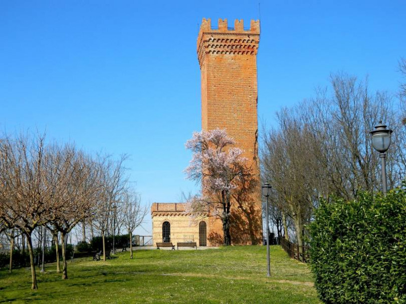 Viarigi, salendo sulla torre dei segnali