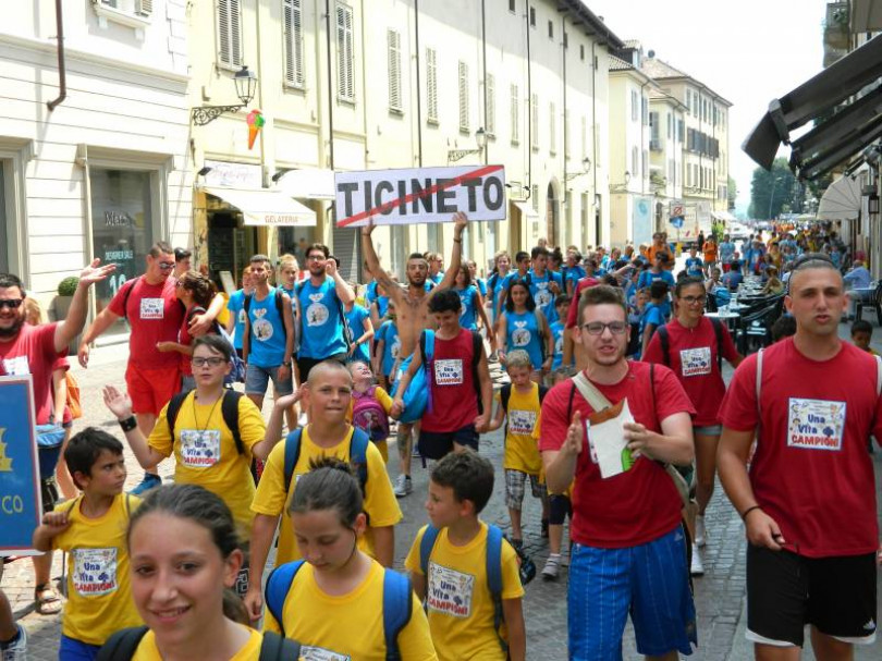 Festa dei Centri Estivi a Casale con mille ragazzi “colorati”
