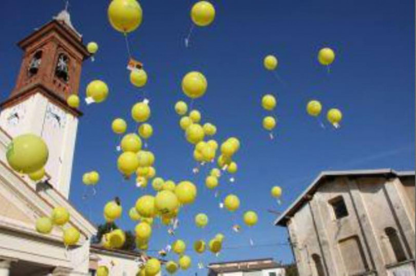La zucca di Rocchetta Cengio è volata fino in Valle Cerrina dentro un colorato palloncino