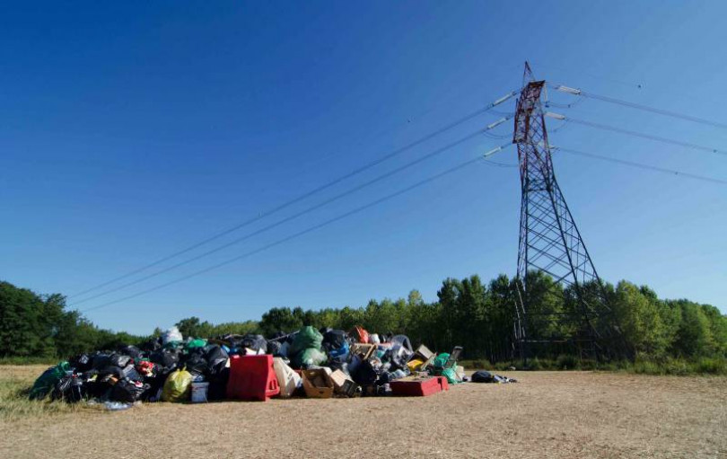 Dopo il rave party a Po c'è il timore di una escalation: «Ora serve prevenzione». E nel Parco resta un mare di spazzatura