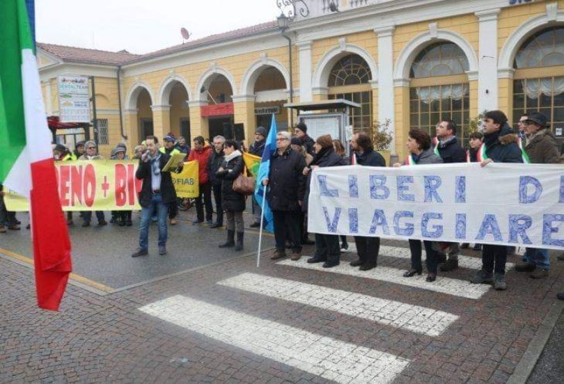 «Va bene la Casale-Mortara ma riattiviamo anche la linea per Vercelli»