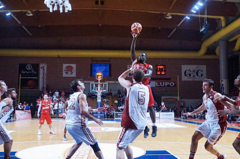 La Novipiù non sa vincere. A Roma un'altra incredibile sconfitta nel finale: 67-65