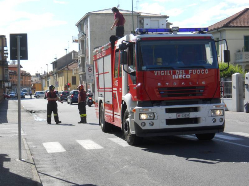 In fiamme l’autovettura alimentata a gas gpl: si è temuta l’esplosione, chiuse le strade a Porta Milano