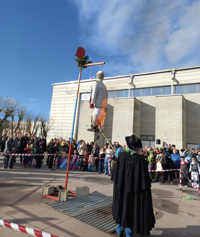 Carnevale a Villanova con il rogo in piazza del 