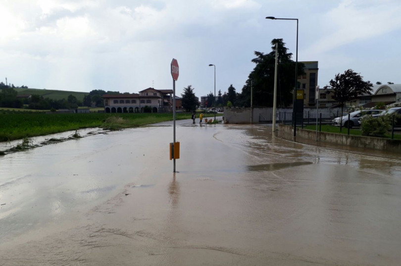 Maltempo: emergenza nella scuola di Trino, si staccano pannelli di cartongesso dal soffitto