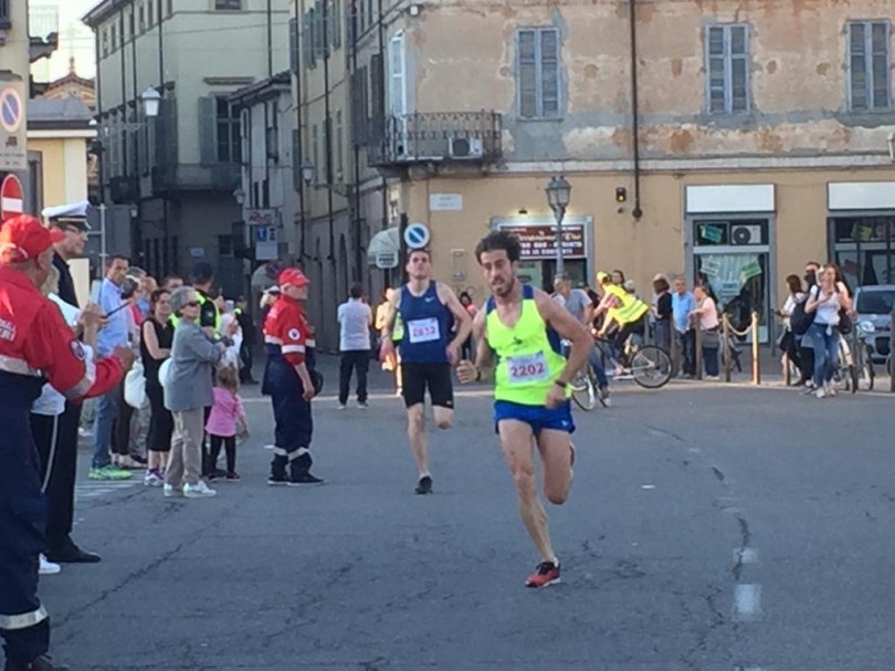 Stracasale festa di sport e solidarietà: vincono Leandro Demetri e Elizabeth Garcia