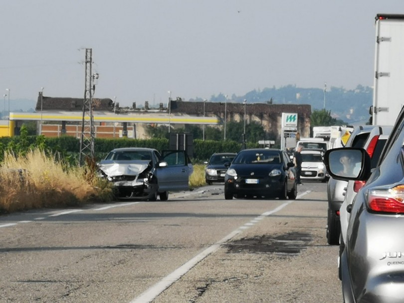 Incidente sulla strada provinciale tra Casale e Villanova