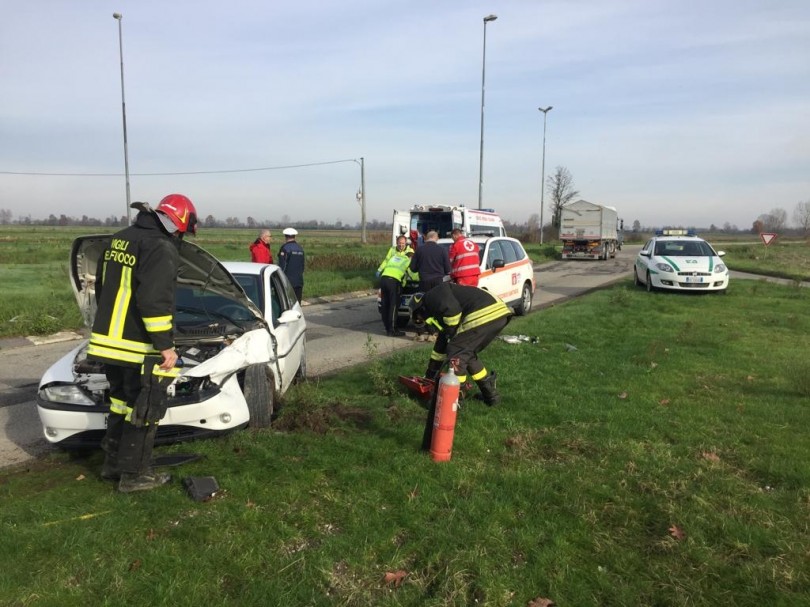 Due anziane contro un camion