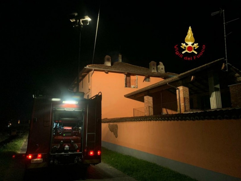 Tetto in fiamme a Crescentino