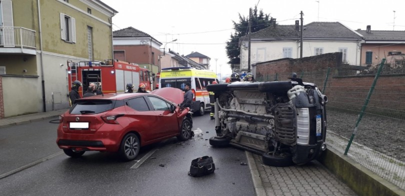 Incidente in centro a Trino