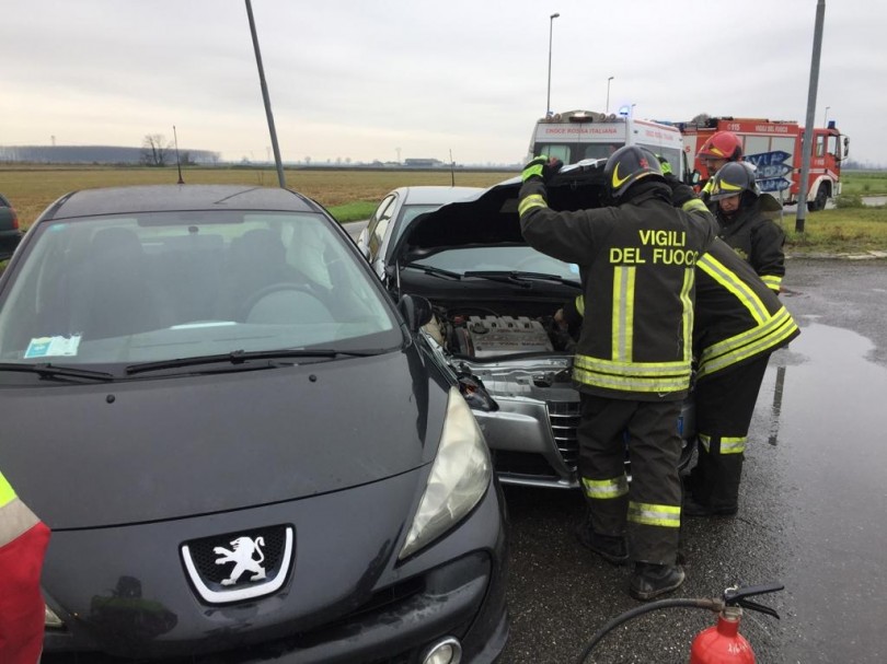 Incidente e strada chiusa per un'ora