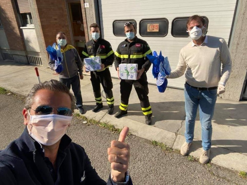 Colombe e uova di Pasqua ai Vigili del Fuoco