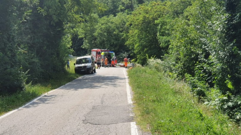 Incidente a Camino: morto il conducente