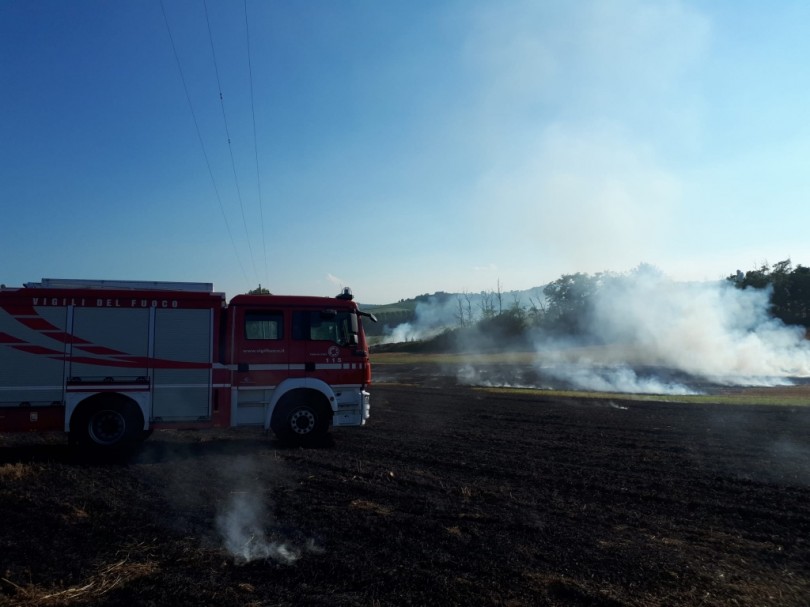 Fuga di gas e rogo di sterpaglie: doppio intervento dei Vigili del Fuoco