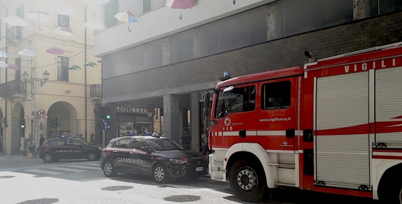Trino, sessantenne trovato morto in casa