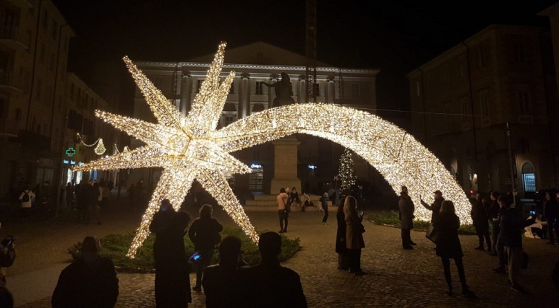 Tari e luminarie: «Un segnale del Comune per il commercio casalese»