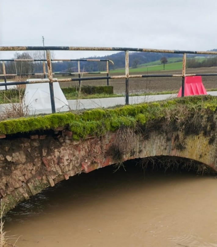 Chiusa la provinciale 66 a livello del ponte sul Grana