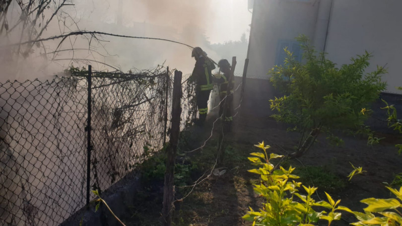 Incendio di sterpaglie a Ozzano