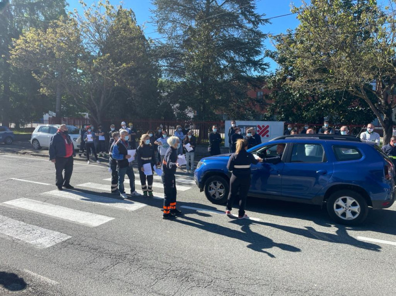 VIDEO - Protesta e volantinaggio davanti allo stabilimento ex Framar