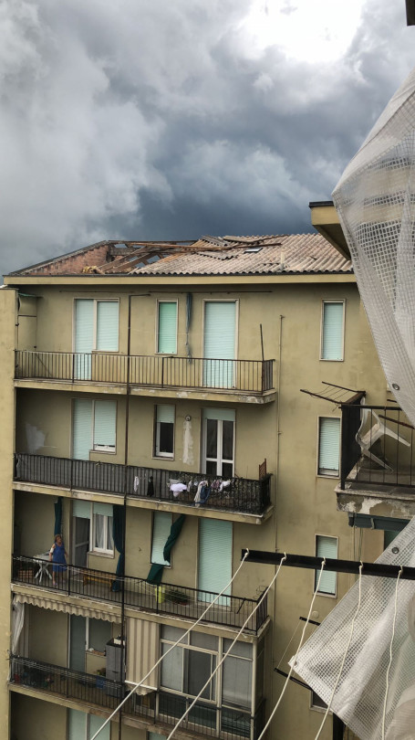 Ancora tetti scoperchiati per il forte vento a Casale