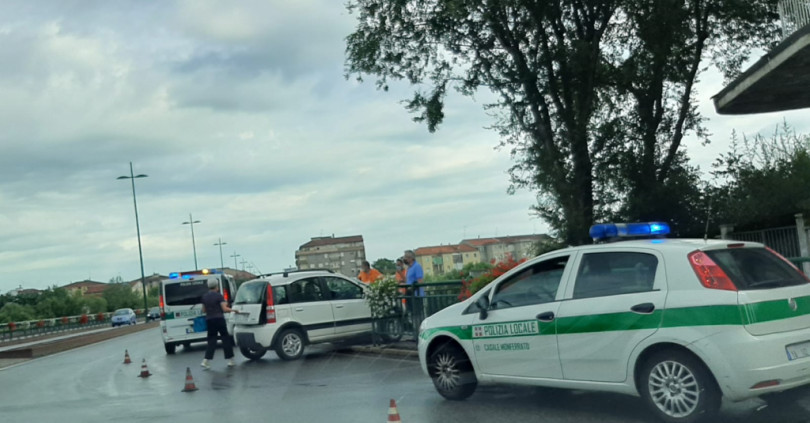 Incidente sul ponte del Po a Casale