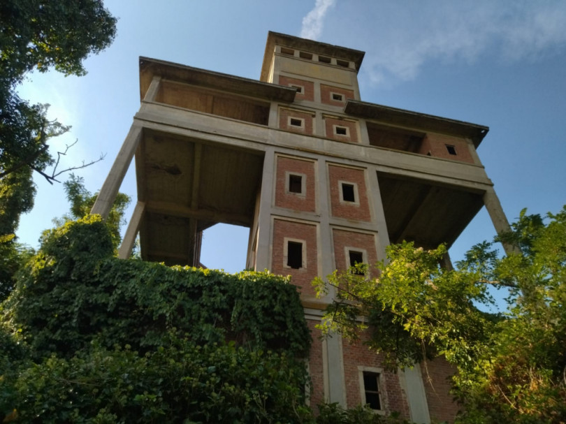 “Panorami e ciminiere nei confini di Ozzano”