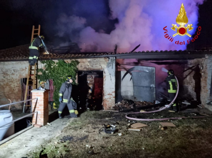 Esplode una bombola di gas: incendio a Scurzolengo