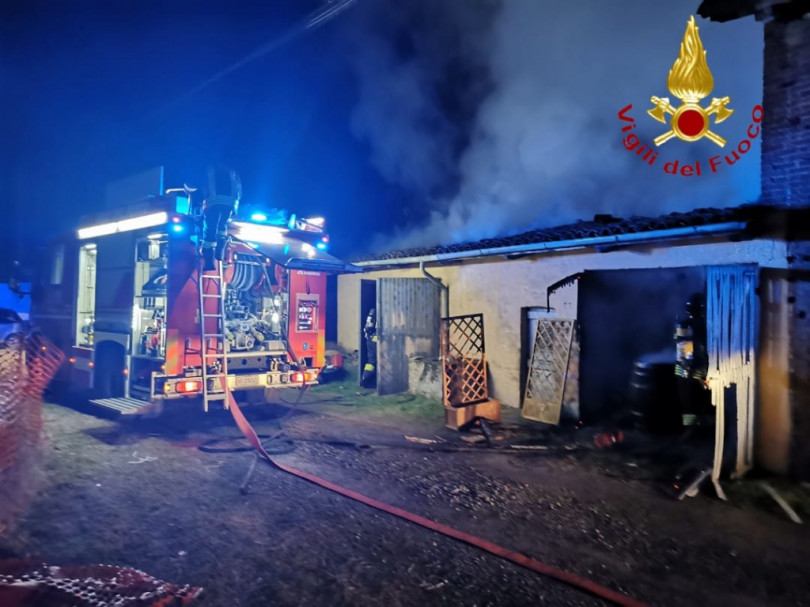Garage a fuoco a Frinco